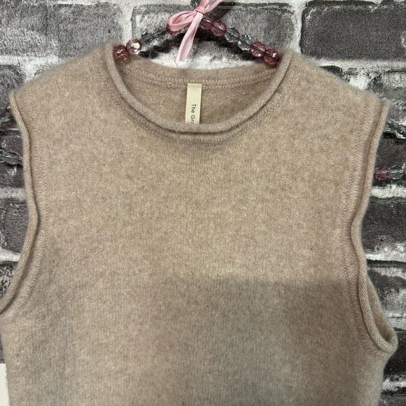 Aritzia The Group Babaton Ellipsis 100% Cashmere Tank Sweater Vest tan - Picture 2 of 7